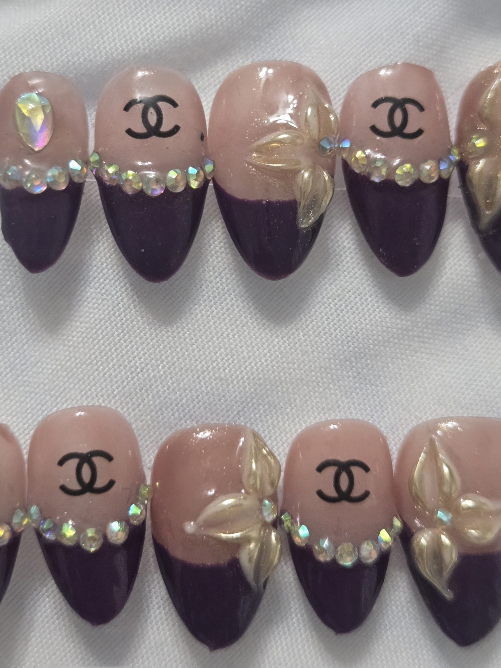 Luxury Inspired Press-On Nail Set Short Almond Style
